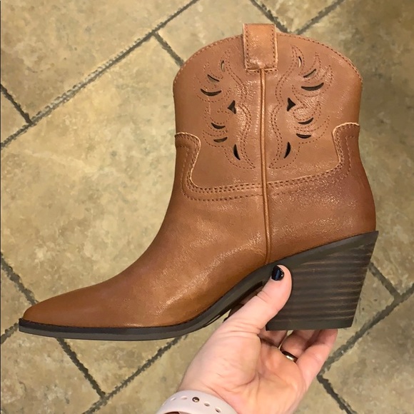 Lucky Talouse Western Leather Bootie - Picture 4 of 5